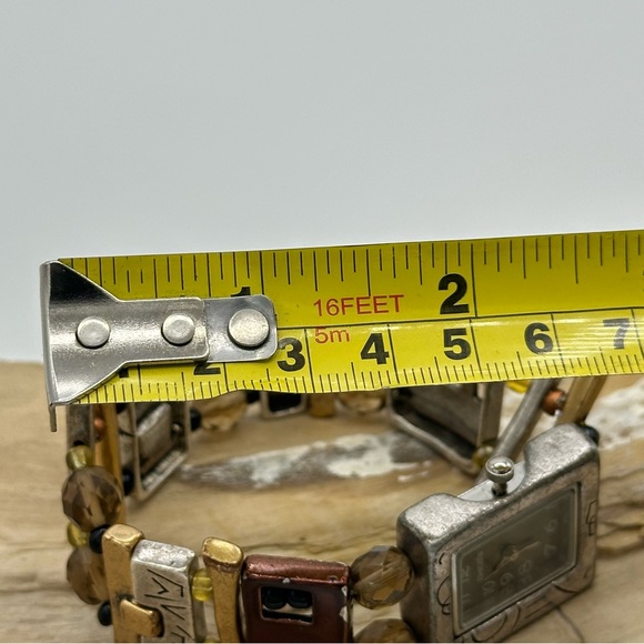 Fashion watches 4pcs, Chicos, Trendz, Geneva, and Armitron.Need batteries.(210) - Picture 16 of 16